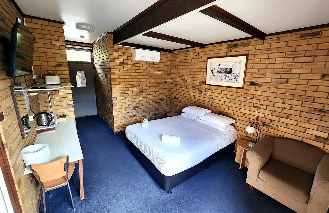 Fish Creek Hotel-1
