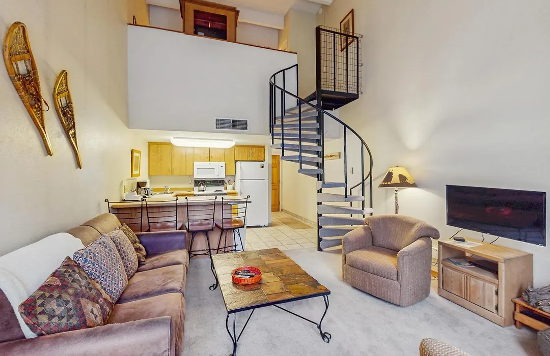 Summit House East 112-1