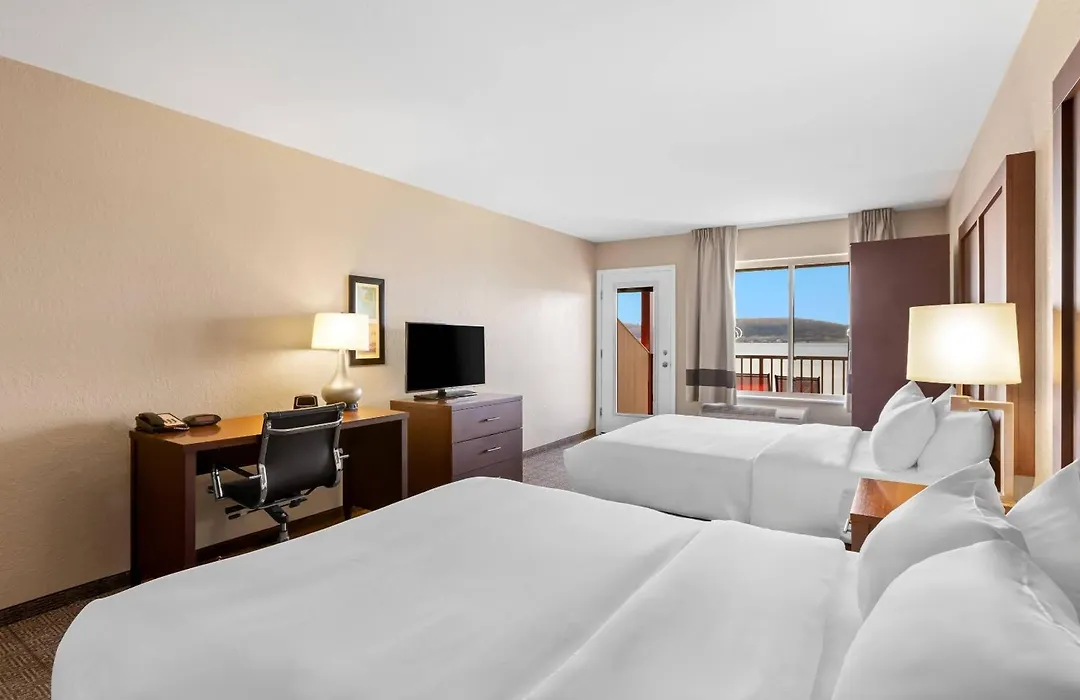Comfort Inn & Suites Munising-Lakefront-1