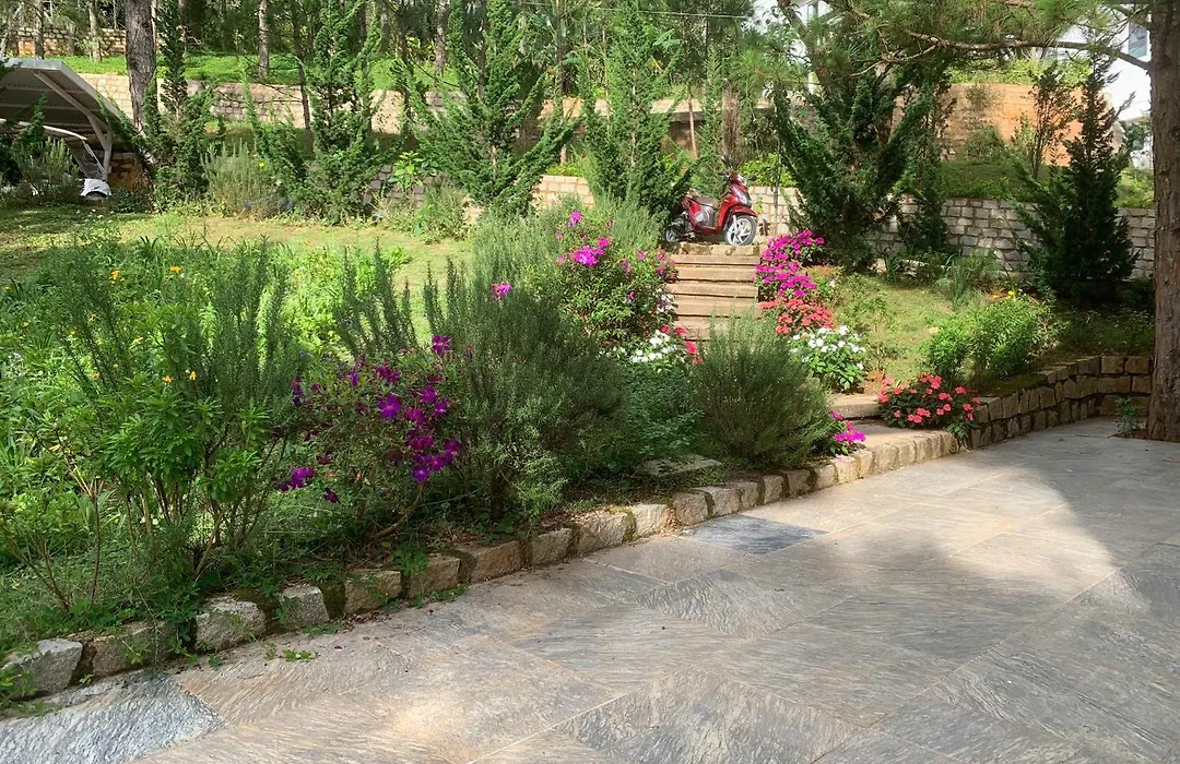 Love Hill Resort-1