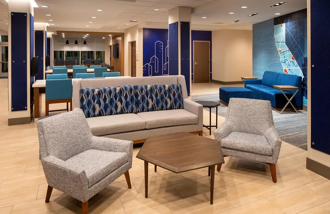 Holiday Inn Express & Suites Fresno Airport By Ihg-1