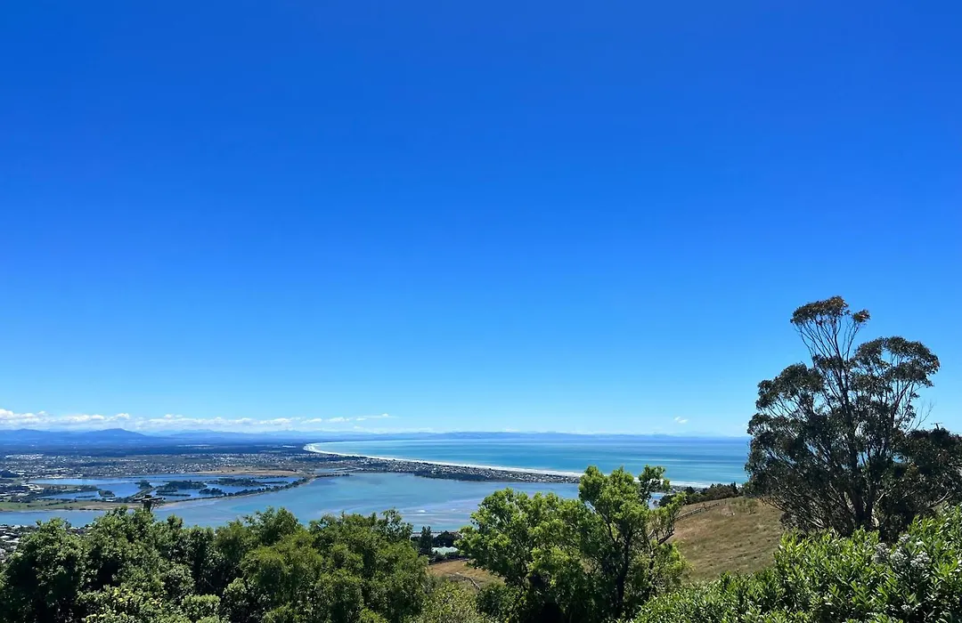 The Lighthouse - Free Breakfast With Stunning Mountain & Sea Views-1