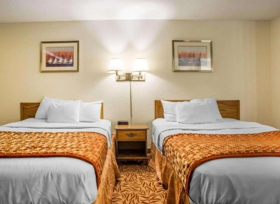 Econo Lodge Inn & Suites-1