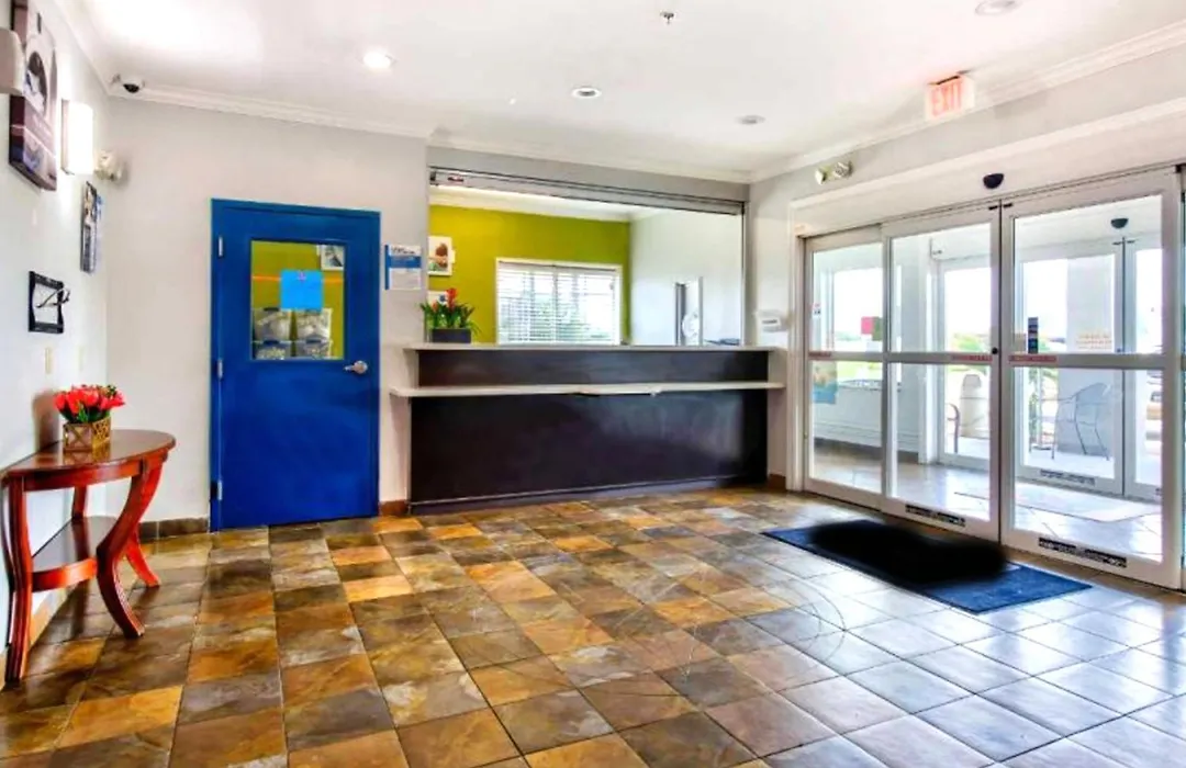 Oyo Townhouse Sulphur,La Extended Stay I-10-1