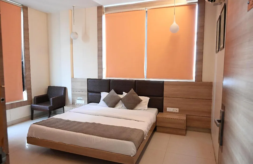 Hotel Golden Fern-1