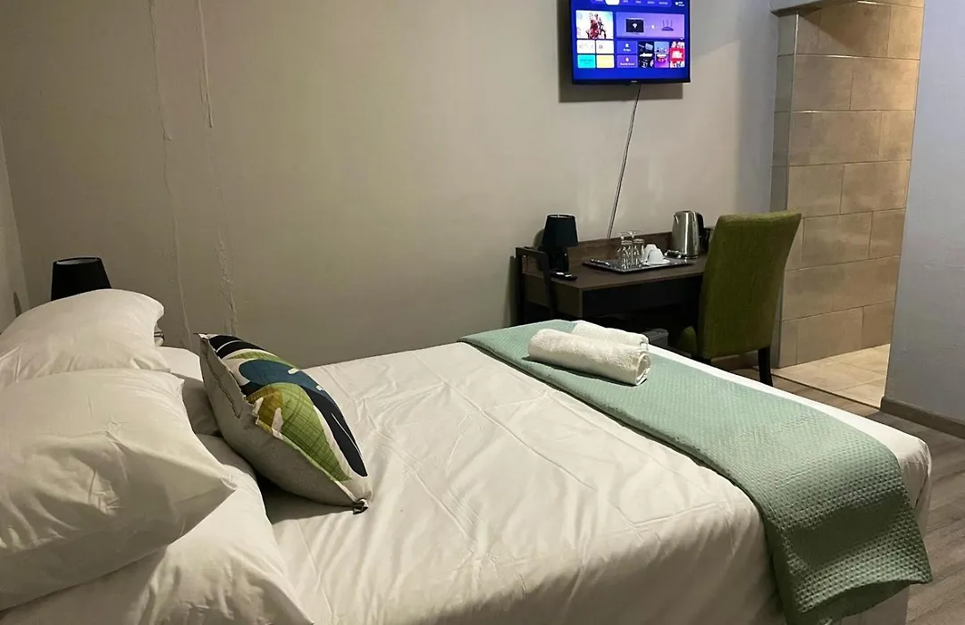 Retro Guesthouse-1