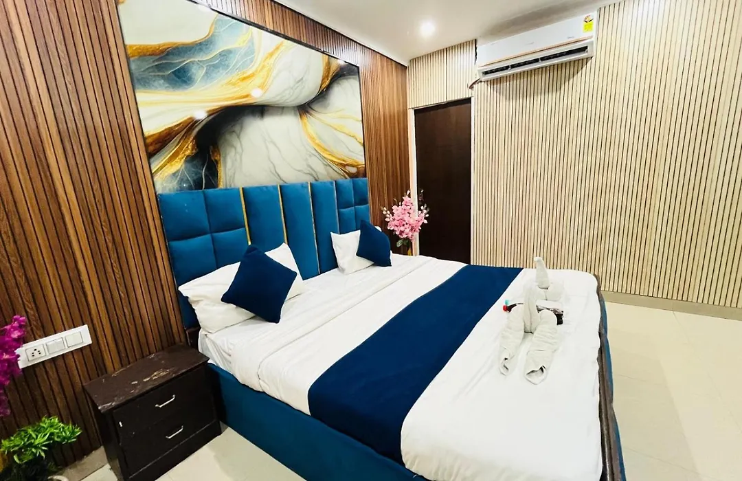 Happy Residency - Near Saket Metro-1