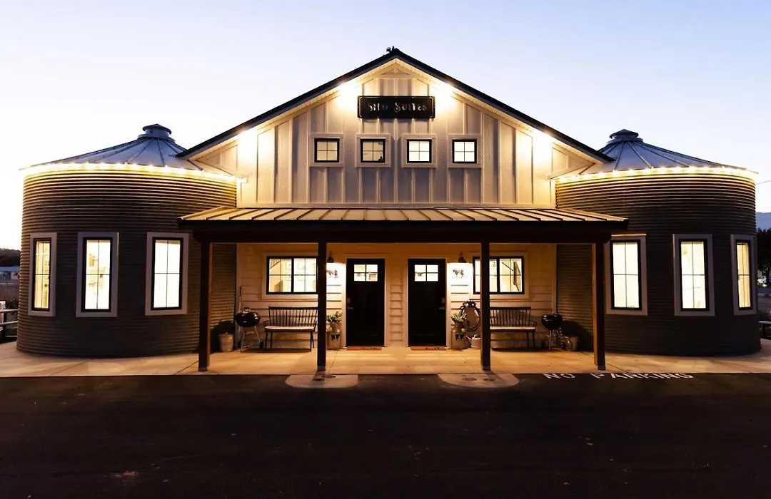 Silo Stay Near Zion / Sleeps 5 / Hot Springs Nearby / Sand Hollow-1