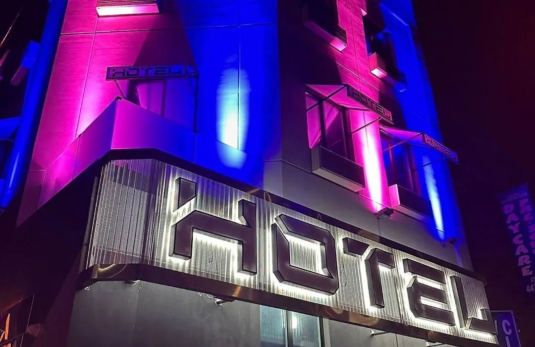 Marina Hotel Brooklyn-Broadway-1
