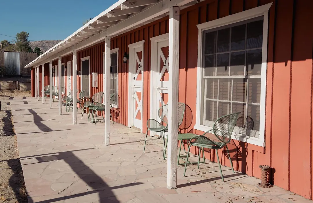 Room 7 - Downtown Joshua Tree Motel - Pet Friendly - Walk To Shops & Visitor Center, Minutes To Park Entrance-1