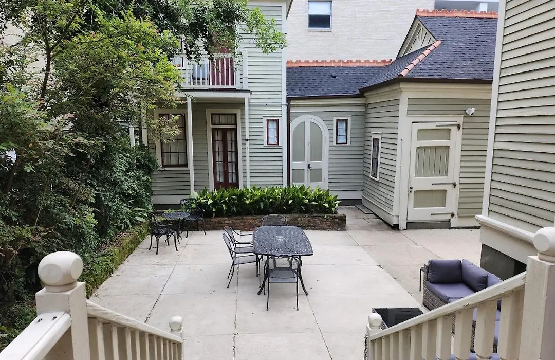 Walker Mansion On St Charles Ave - Unit 3-1