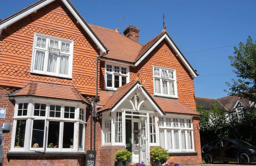 Gatwick Turret Guest House-1