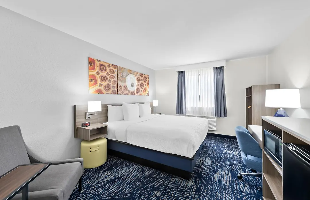Clarion Pointe-1