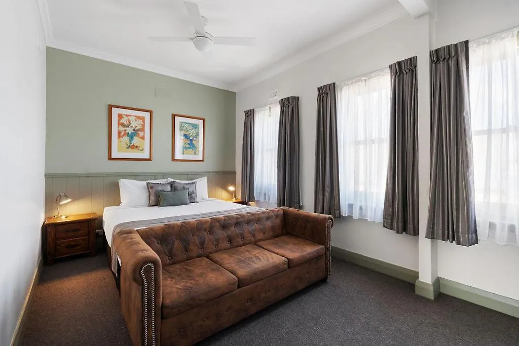 George Inn Rooms At Royal Tenterfield-1