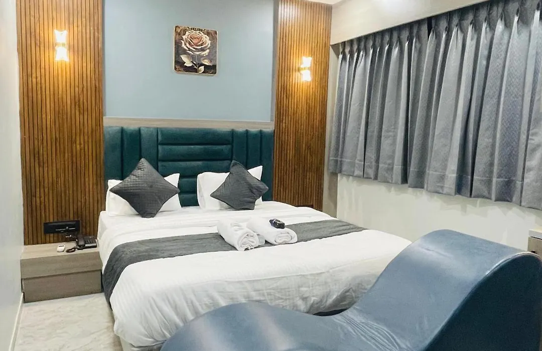 Hotel Grand Lake-1