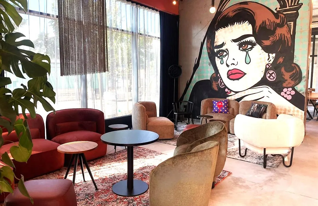 Moxy Verona-1