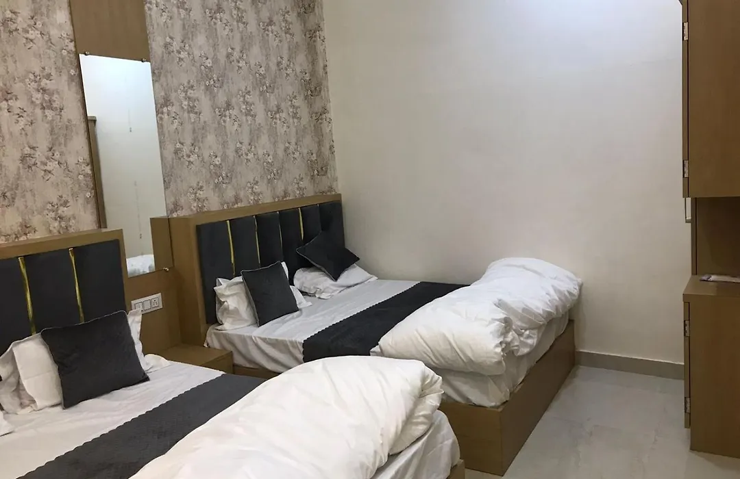 Hotel Friends-1