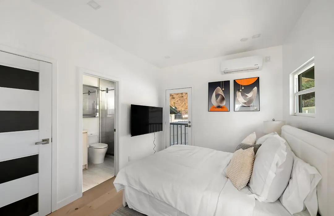 Pacific Coast Suites - Oceanfront Living-1