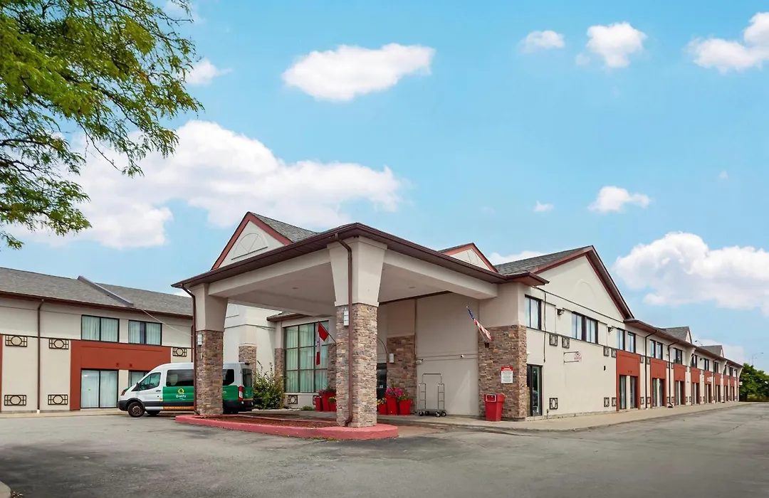 Quality Inn & Suites 5585 Ambler Drive Mississauga Ontario-1