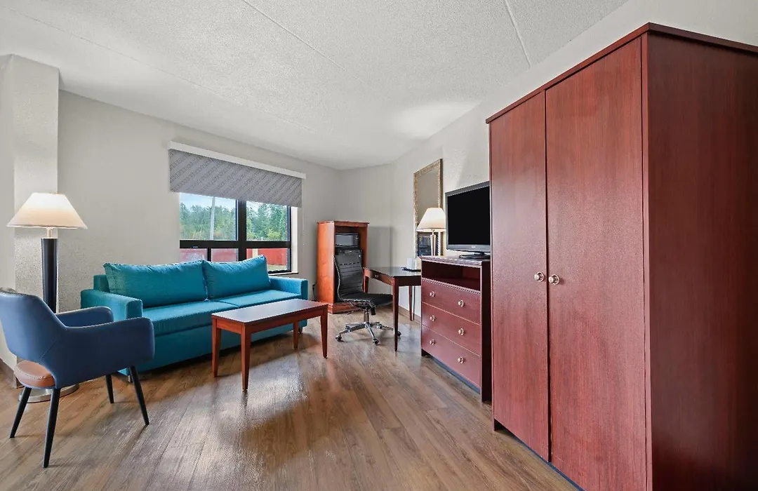 Days Inn By Wyndham Utica-1