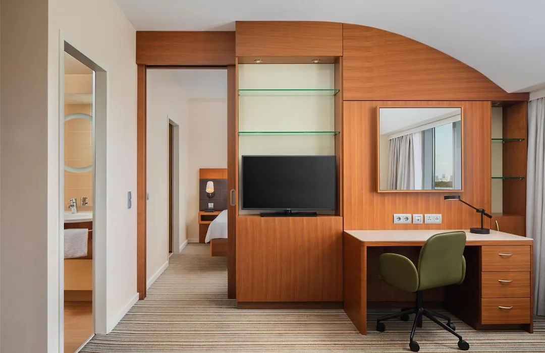 Hilton Garden Inn Frankfurt Airport-1