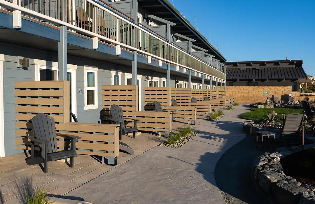 Shoreline Inn...On The Beach-1