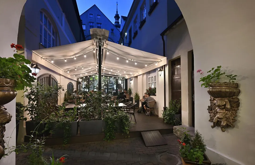 Little King Hotel U Malvaze-1