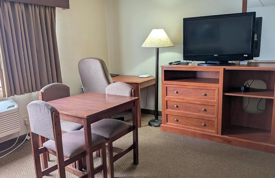 Madelia Hotel & Suites-1