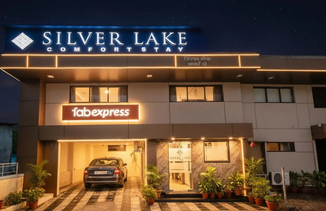 Fabhotel Silver Lake-1