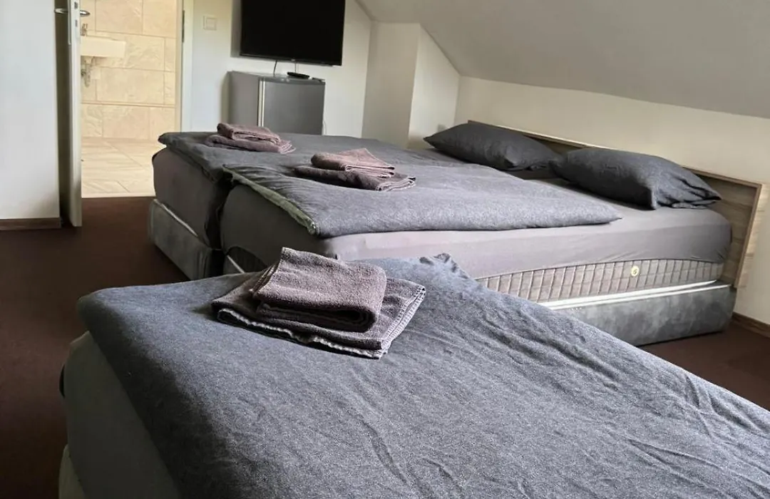 Hotel Linda-1