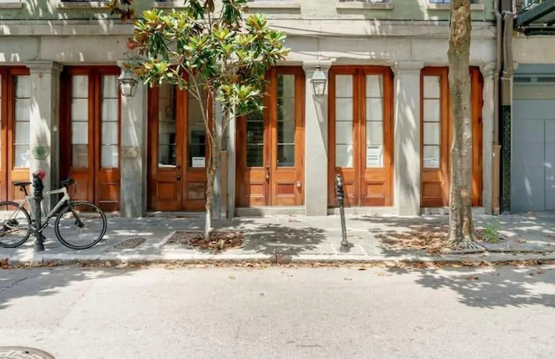 Group-Friendly Suite Near Bourbon Street-1