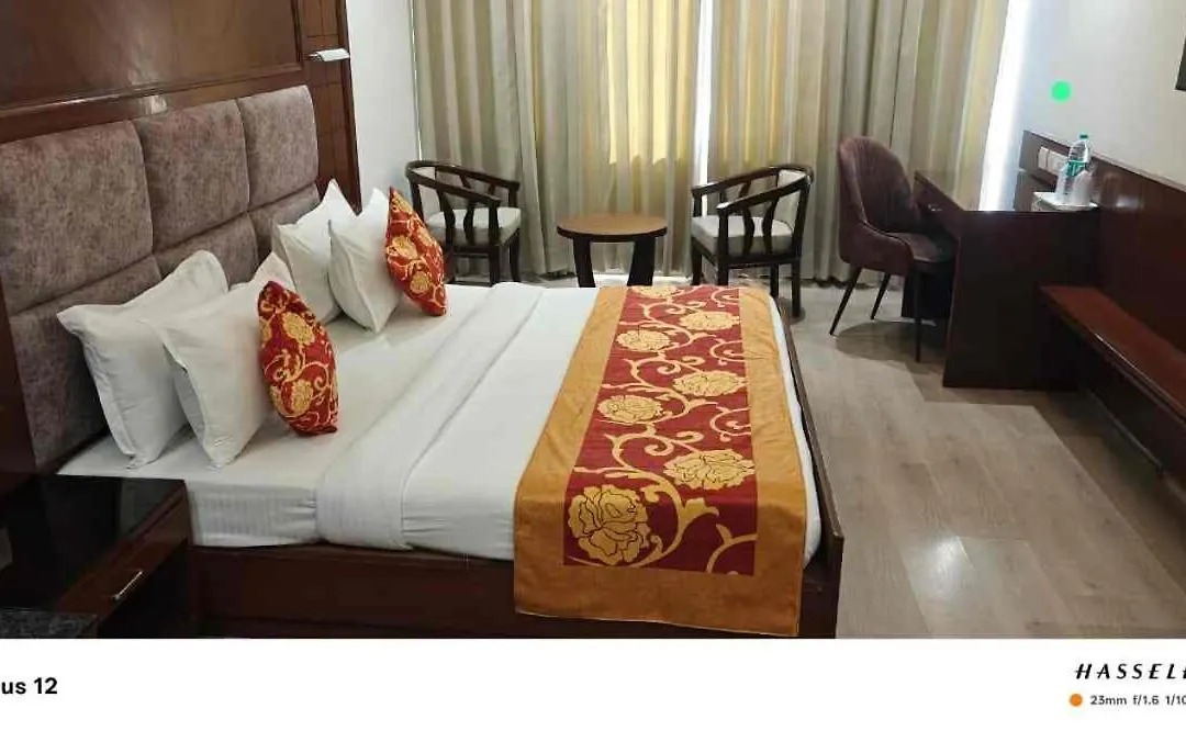 Hotel The Saffron Park-1