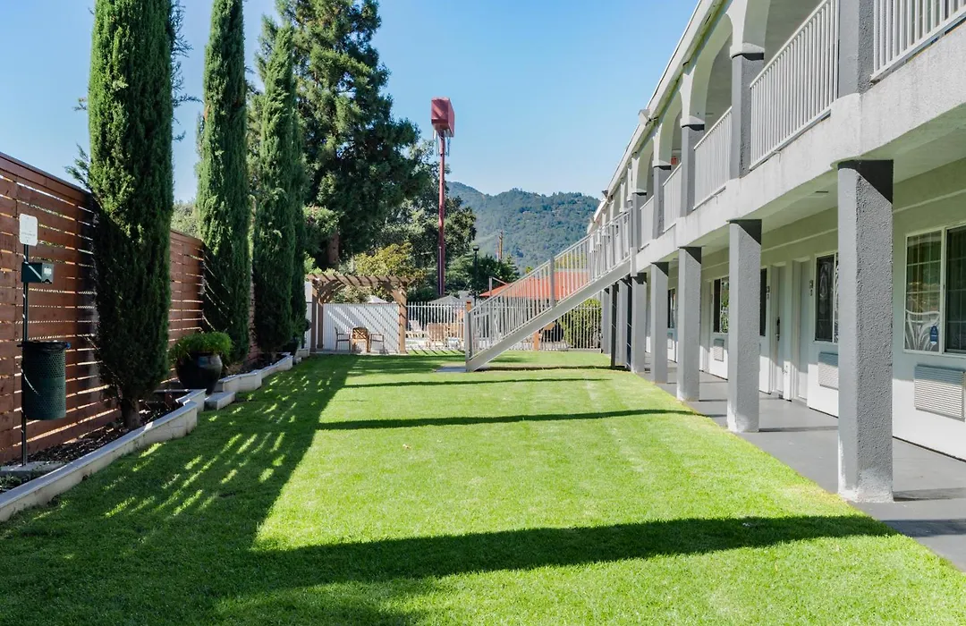 The Orchard Hotel Ukiah Wine Country Free Breakfast, Pool, & Hot Tub-1