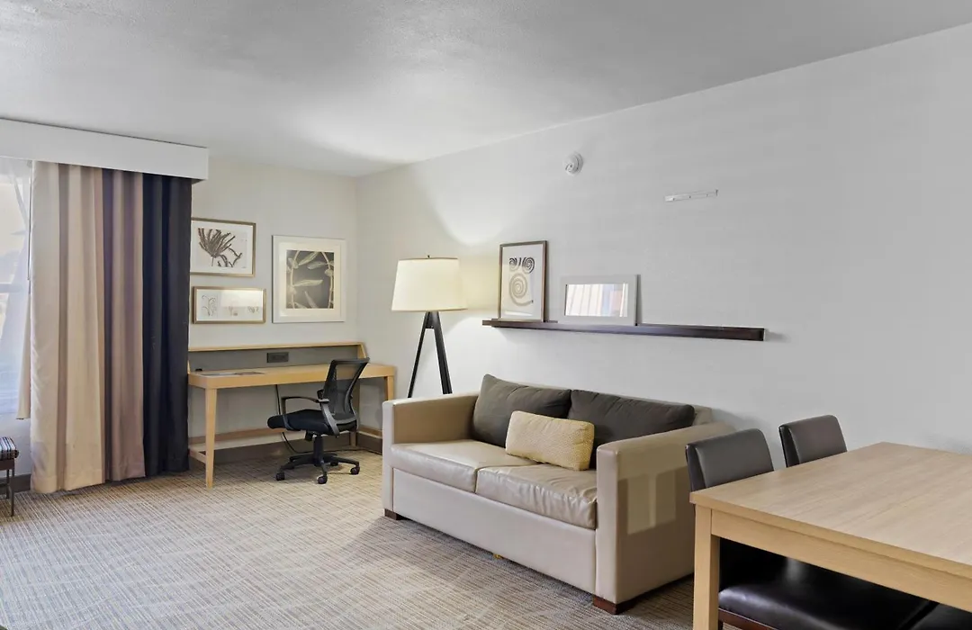 Greentree Inn & Suites Phoenix Sky Harbor-1
