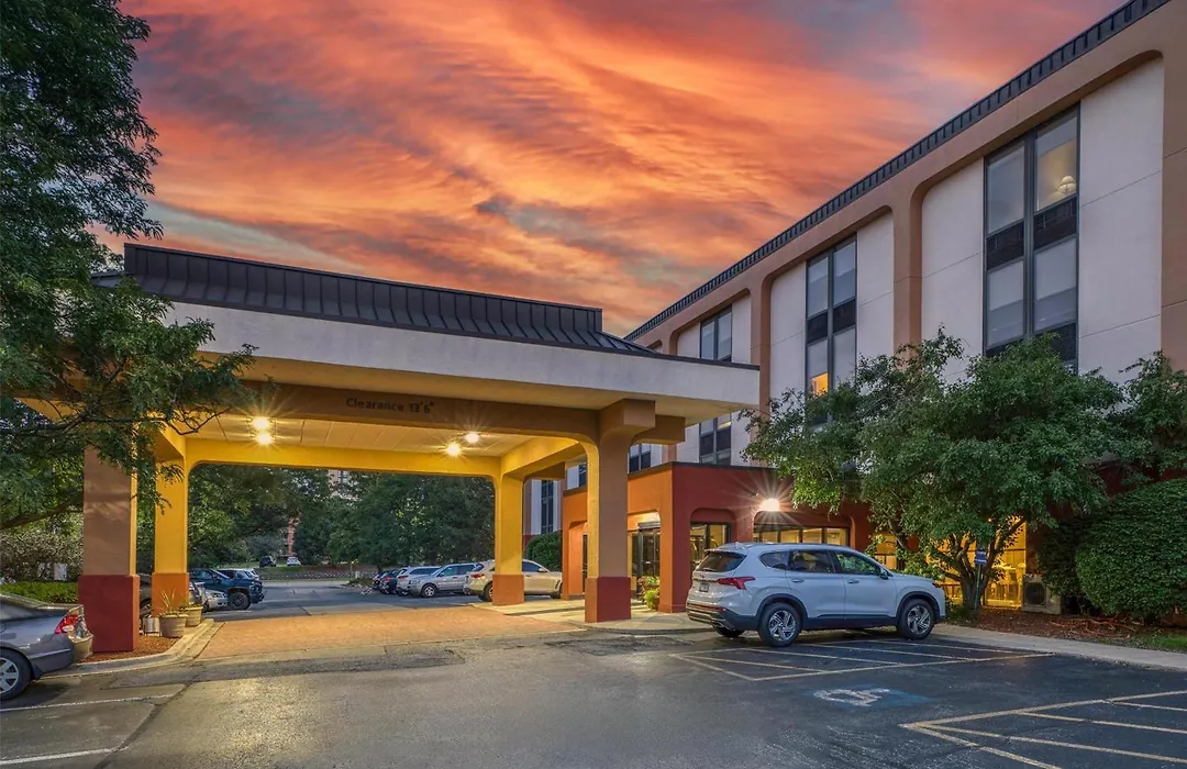 Surestay Plus Hotel By Best Western Chicago Lombard-1