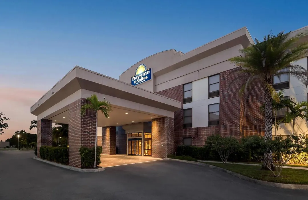 Days Inn & Suites By Wyndham Fort Myers Near Jetblue Park-1