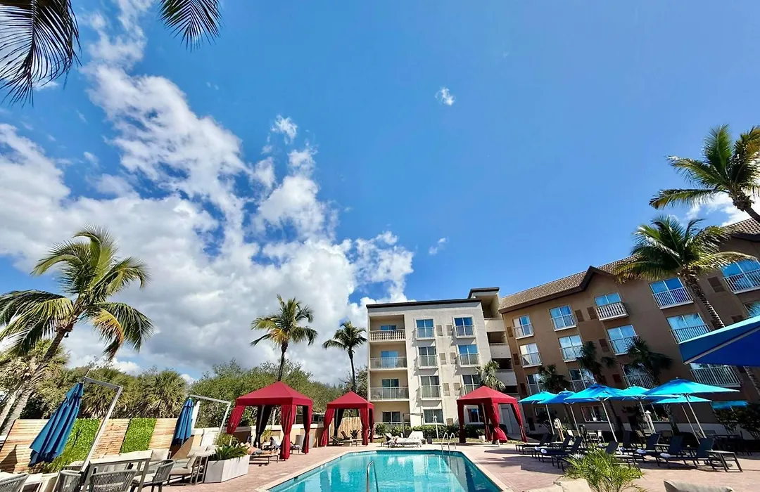 Holiday Inn Express & Suites Naples Downtown - 5Th Avenue By Ihg-1
