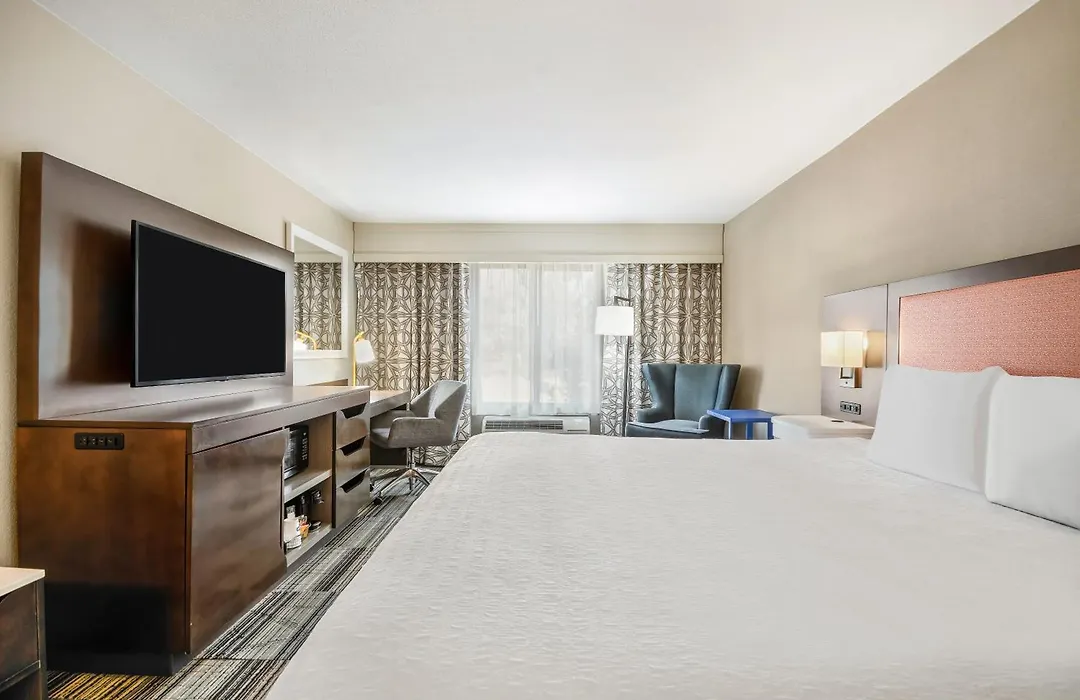 Hampton Inn & Suites Tulare-1
