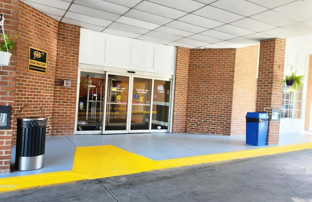 Comfort Inn Ballston-1