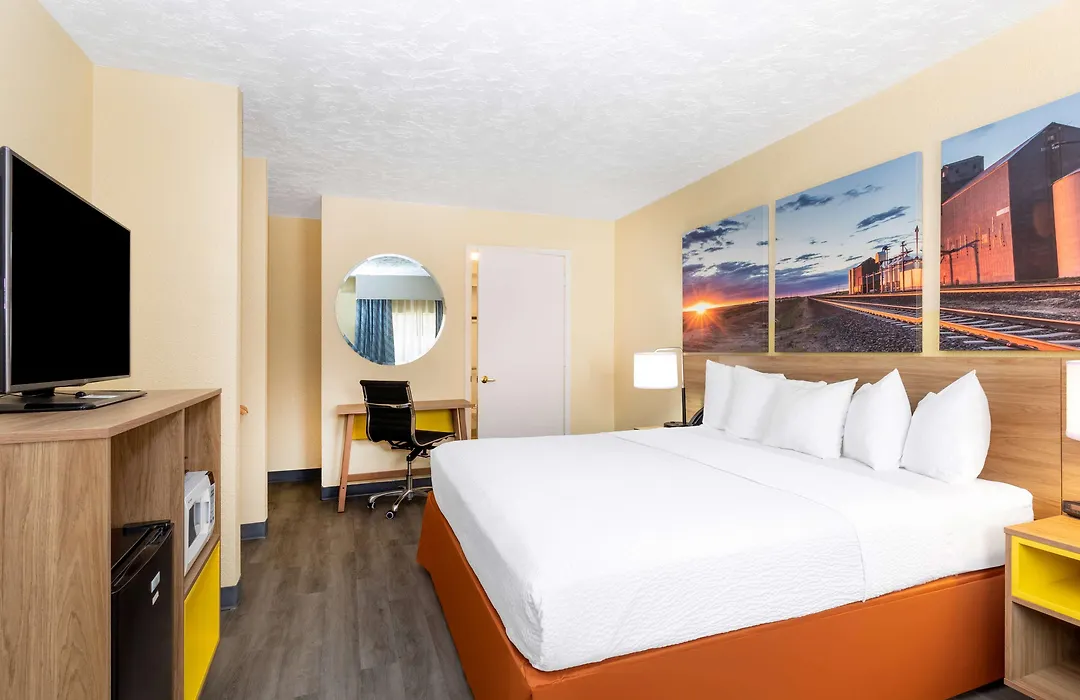 Days Inn & Suites By Wyndham Clovis-1