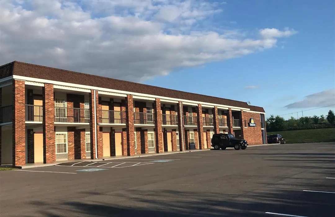 Days Inn By Wyndham Cave City-1