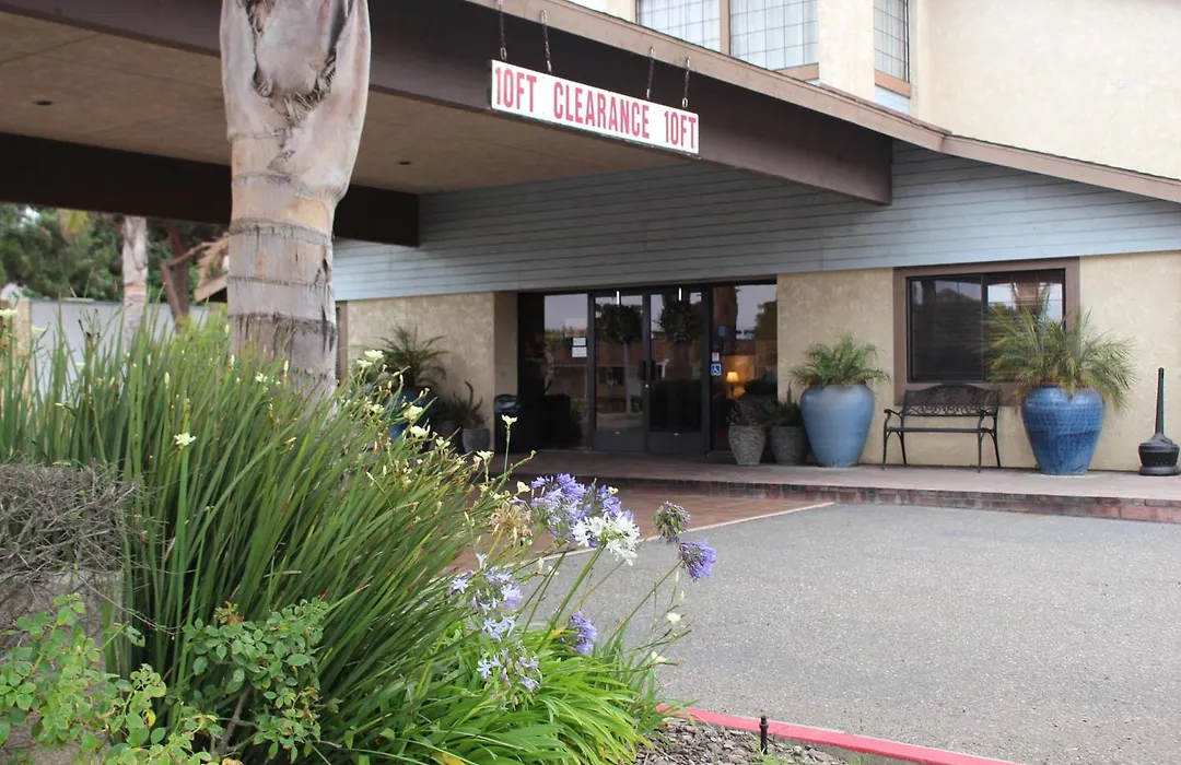 O'Cairns Inn And Suites-1