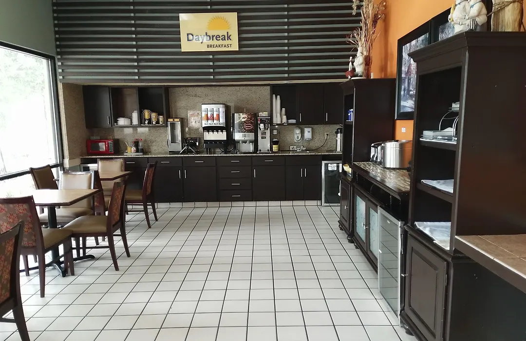 Days Inn By Wyndham Lake Park/Valdosta-1