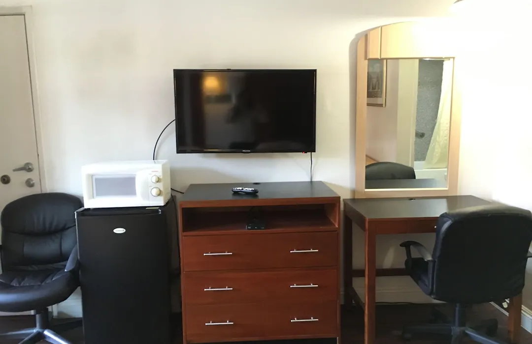Riverside Inn & Suites-1