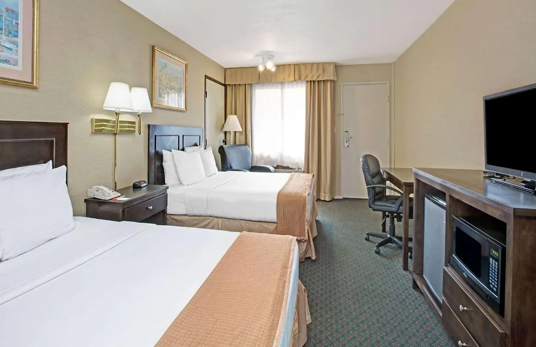 Howard Johnson By Wyndham Torrance-1