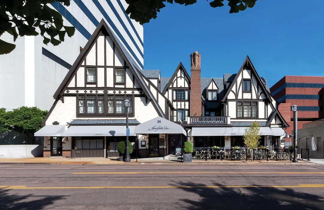 Seven Gables Inn, St Louis West, A Tribute Portfolio Hotel-1
