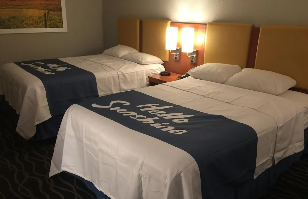 Days Inn & Suites By Wyndham Cincinnati North-1