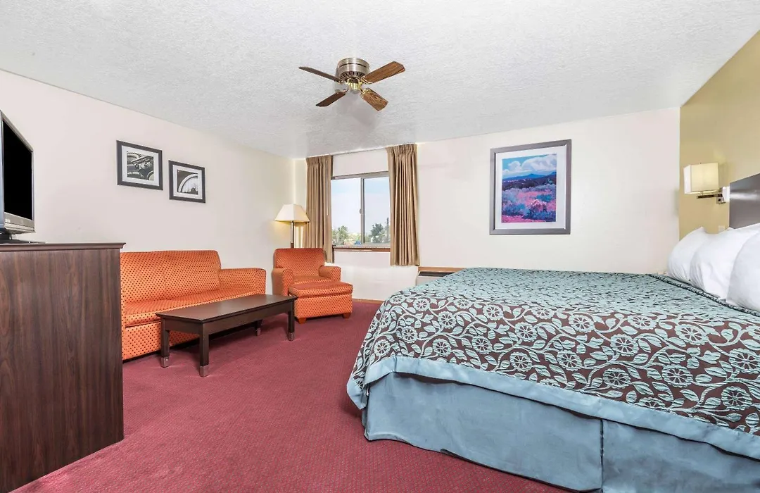 Days Inn By Wyndham Pueblo-1