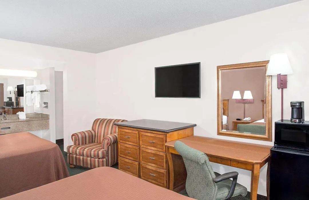 Howard Johnson By Wyndham Ft. Myers Fl-1