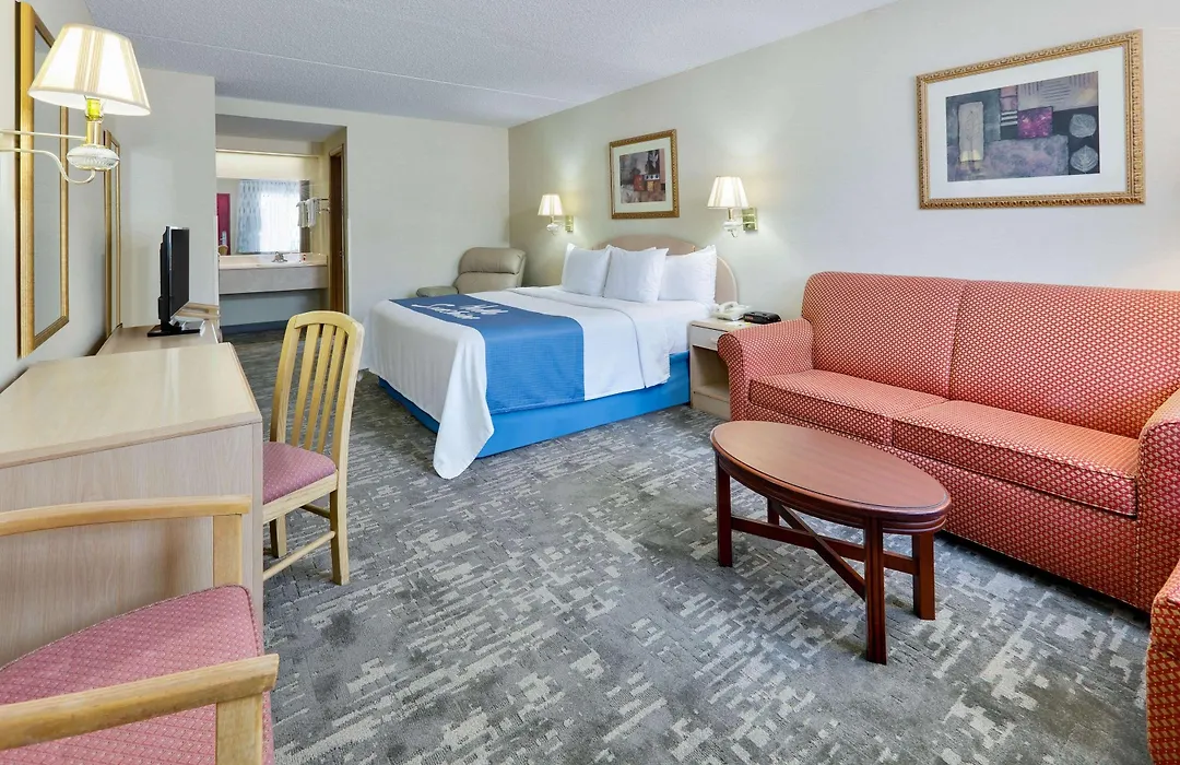 Days Inn & Suites By Wyndham Bentonville-1